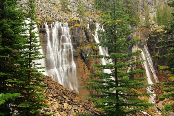 Wasserfälle mit sieben Schleiern, Lake o 'hara, Yoho Nationalpark, Kanada — Stockfoto
