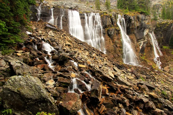 Siedmiu welony spada, jezioro o'hara, yoho national park, Kanada — Zdjęcie stockowe