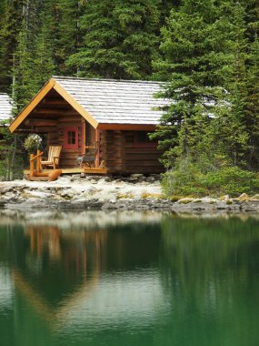 Wooden cabin at Lake O'Hara, Yoho National Park, Canada clipart