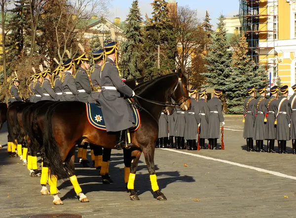 Wijzigen van de bewakers ceremonie, complexe kremlin van Moskou, Rusland — Stockfoto