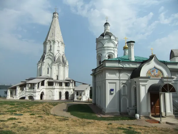 Iglesia blanca, Moscú, Rusia — Foto de Stock