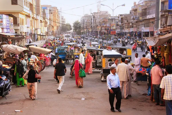 Ocupada calle en Sadar Market, Jodhpur, India — Foto de Stock