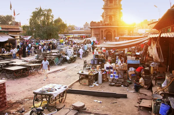 Ocupada calle en Sadar Market, Jodhpur, India — Foto de Stock