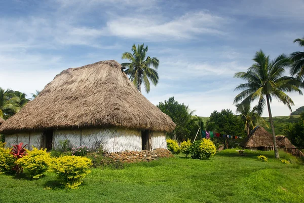 Традиционный дом деревни Навала, Вити Леву, Фиджи — стоковое фото