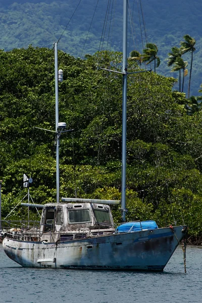 Altes Segelboot im Hafen von Savusavu, Insel Vanua Levu, Fidschi — Stockfoto