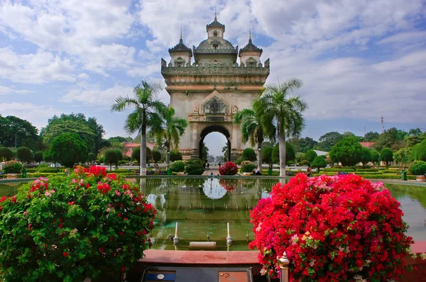 Victoria puerta patuxai, vientiane, laos — Foto de Stock