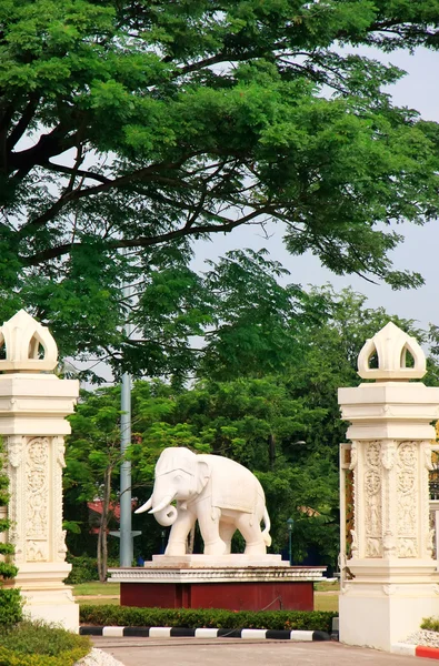 Dekorativa staty av elefant, vientiane, laos — Stockfoto