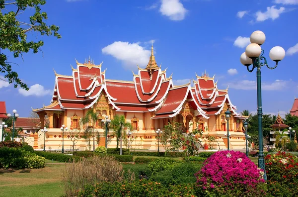 Chrám v pha že luang komplex, vientiane, laos — Stock fotografie