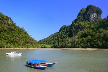 hamile kızlık göl, mermer geof Adası'nda turist tekneleri