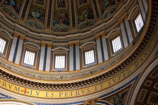 一个穹顶，圣彼得大教堂，梵蒂冈城，罗马的细节 — 图库照片