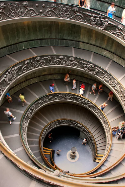 Spiraltrappor i museerna i Vatikanen, Rom, Italien — Stockfoto