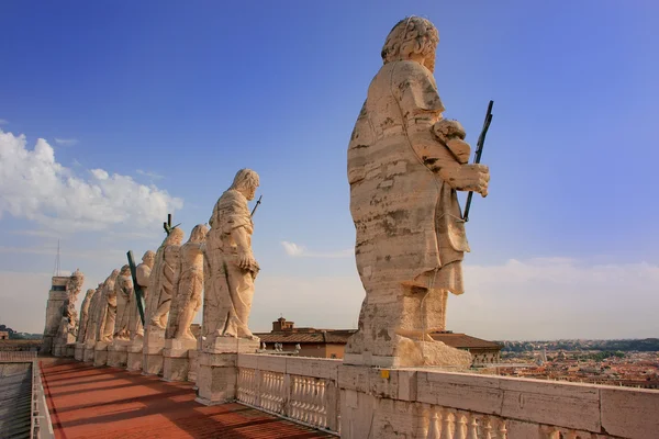 Statyer av helgon, st peters basilikan, Vatikanen, Rom — Stockfoto