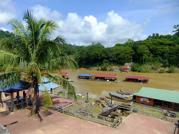 Πλωτά εστιατόρια στον tembeling ποταμό, taman negara ΕΘΝΙΚΗ π — Φωτογραφία Αρχείου
