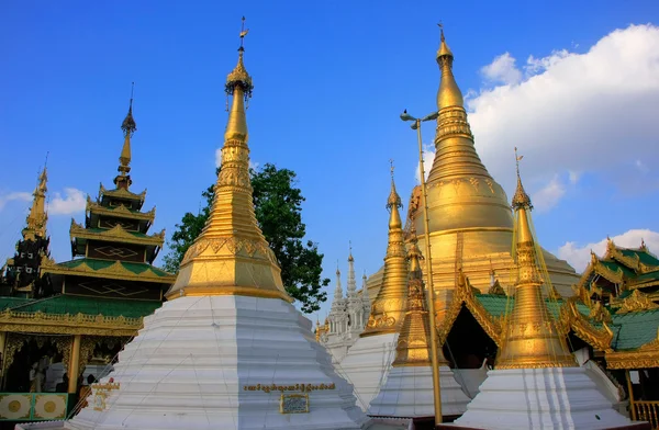 Shwedagon pagoda, yangon, myanmar — Stok fotoğraf
