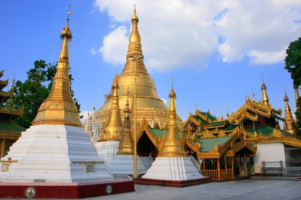 Shwedagon pagoda, yangon, myanmar — Stok fotoğraf