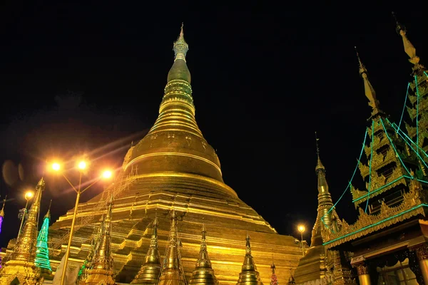 Shwedagon pagoda adlı gece, yangon, myanmar — Stok fotoğraf