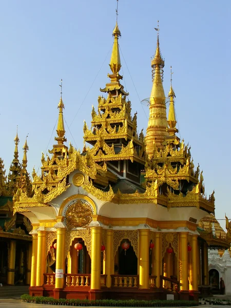 Tempels van shwedagon pagoda complex, yangon, myanmar — Stockfoto