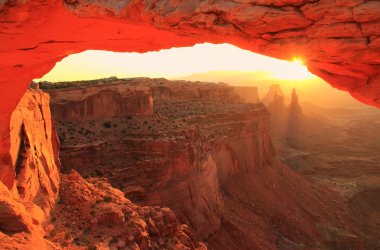parlayan mesa arch adlı sunrise, canyonlands Milli Parkı, utah, u