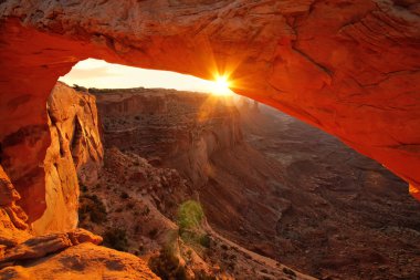 parlayan mesa arch adlı sunrise, canyonlands Milli Parkı, utah, u