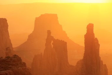çamaşır makinesi kadın arch adlı sunrise, canyonlands Milli Parkı, utah, u