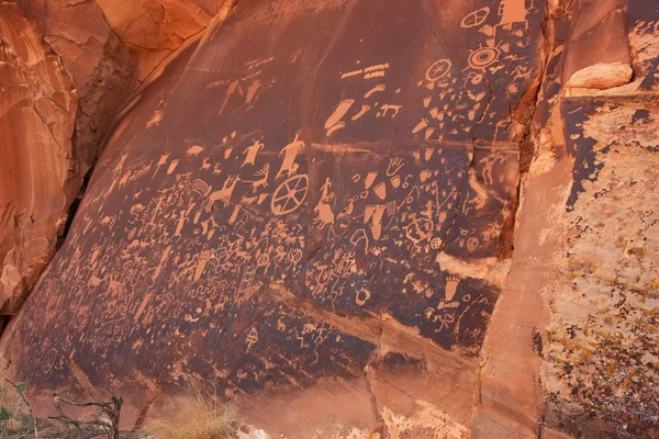 Indiase rotstekeningen, krant rock staat historisch monument, utah — Stockfoto