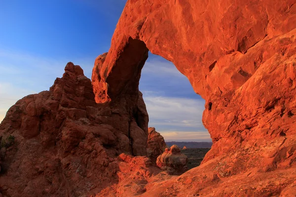 Ventana Sur Arco que brilla al amanecer, Parque Nacional Arches, Utah —  Fotos de Stock