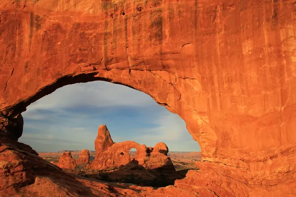 Kuzey pencere arch, arches national park, görülen taret arch u — Stok fotoğraf