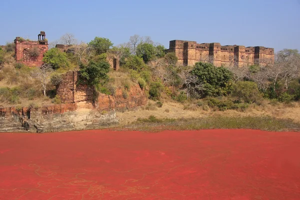 Ranthambore fort och red lake, Indien — Stockfoto