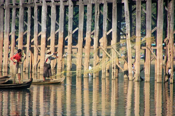 Pêche locale avec filet, Amarapura, Myanmar — Photo