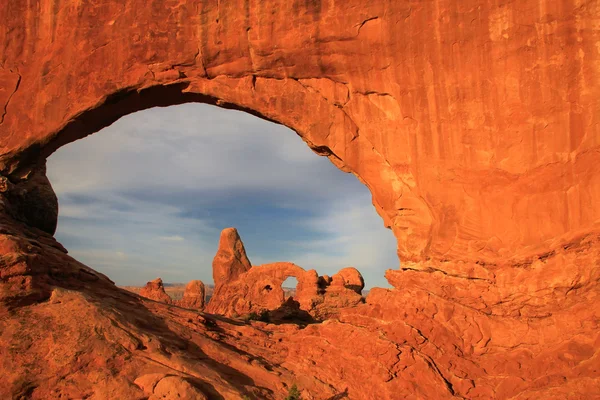 Turret Arch seen from North Window Arch, Arches National Park, U — Stock Photo, Image