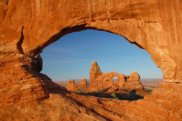 Turret Arch seen from North Window Arch, Arches National Park, U — Stock Photo, Image