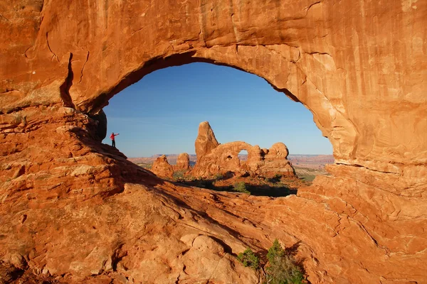 Torn arch sett från norr fönster båge, arches national park, u — Stockfoto