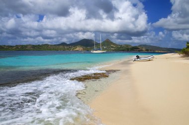 Grenada, Carriacou Adası yakınlarındaki White Island 'da kumsalda..