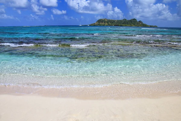 Pobřeží Bílého Ostrova Slaným Ostrovem Dálce Grenada — Stock fotografie