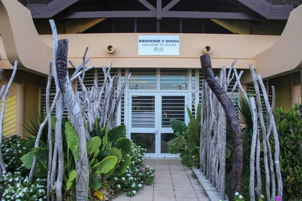 Ouvea Adası 'ndaki havaalanı binası, Sadakat Adaları, Yeni Kaledonya. Ouvea, Fransa 'nın Pasifik Okyanusu' ndaki bir bölgesidir..