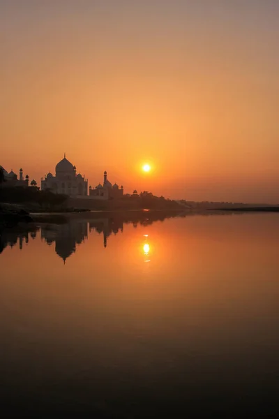 Taj Mahal Refletiu Rio Yamuna Pôr Sol Agra Índia Foi — Fotografia de Stock