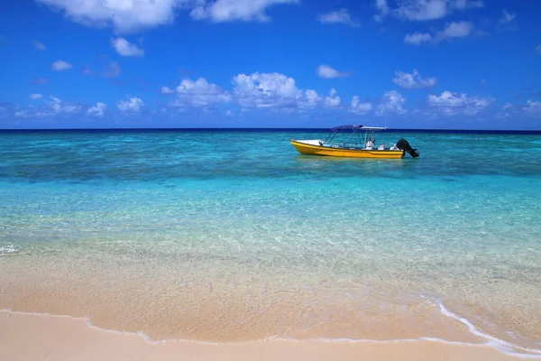 Tourist Boat Anchored Gee Island Ouvea Lagoon Loyalty Islands New — Stock Photo, Image