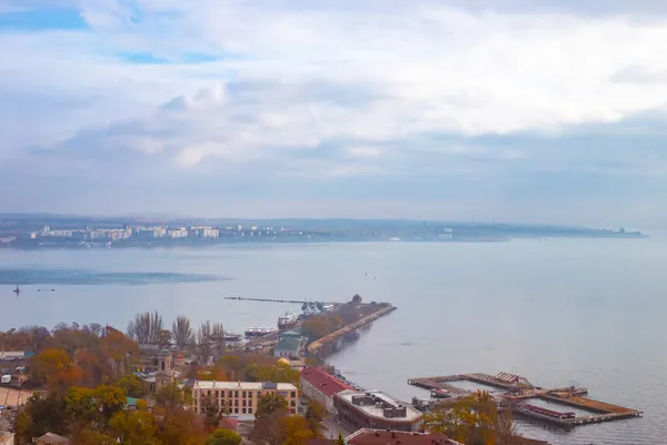 Морской Облачный Пейзаж Видом Город Керчь — стоковое фото