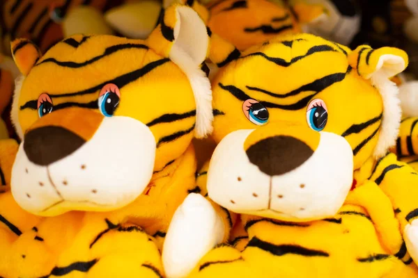 老虎宝宝毛绒玩具是2022年的象征 可爱的儿童玩具 — 图库照片