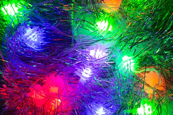 Fondo Multicolor Guirnaldas Navideñas Festivas Que Brillan Oscuridad Noche Oropel — Foto de Stock