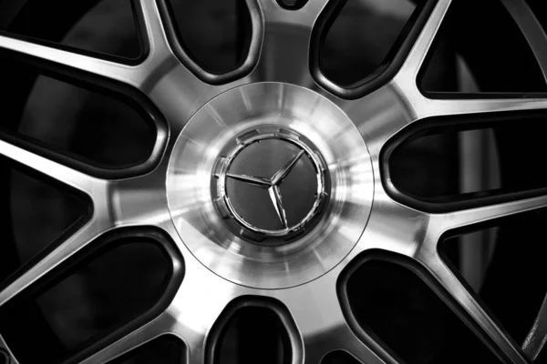 Mercedes Alloy Wheel Stylish Accessory Business Class Car Russia Anapa — Stockfoto