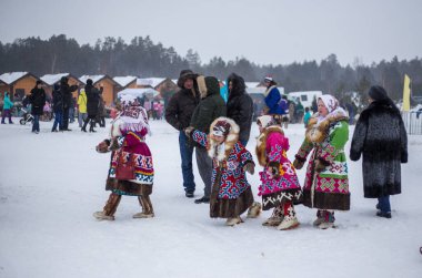 Ren geyiği çobanı bayramında Khanty ve Mansi halkı. Kogalym, KhMAO-Ugra, Rusya-03.31.2018