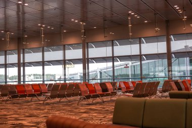 Singapur Changi Havaalanı 'ndaki boş koltuklar. Seyahat ve turizm. 21.02.2022