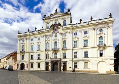 büyük saray cephe windows ve süslemeleri dolu