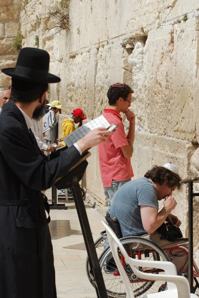 Modląc się przy zachodniej ścianie, Jerozolimy — Zdjęcie stockowe