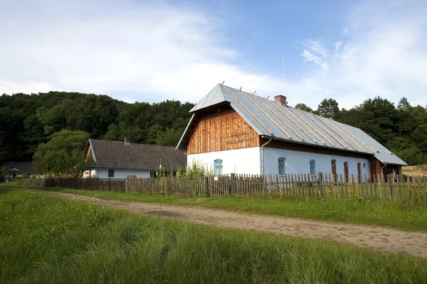 Stara wieś w pobliżu sanok, Polska — Zdjęcie stockowe
