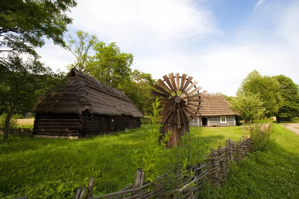 Altes Dorf in der Nähe von Sanok, Polen — Stockfoto