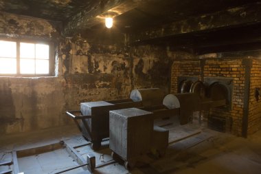 OSWIECIM, POLAND - 22 Ekim 2012 'de Polonya' nın Oswiecim kentinde eski bir Nazi imha kampı olan Auschwitz I 'deki krematoryum. Avrupa 'daki en büyük Nazi toplama kampıydı..