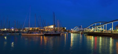 Barcelona liman gece