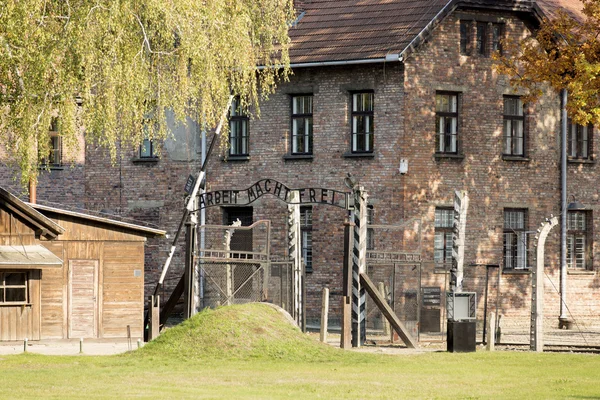 L'ingresso del campo di Auschwitz I a Oswiecim, Polonia — Foto Stock